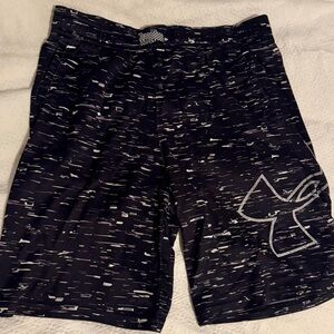 Under Armour TWO pair - Patterned Shorts
